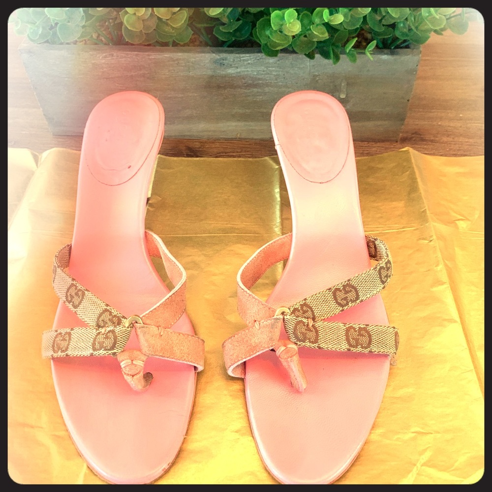 GUCCI - Pink & Monogram kitten heels!!